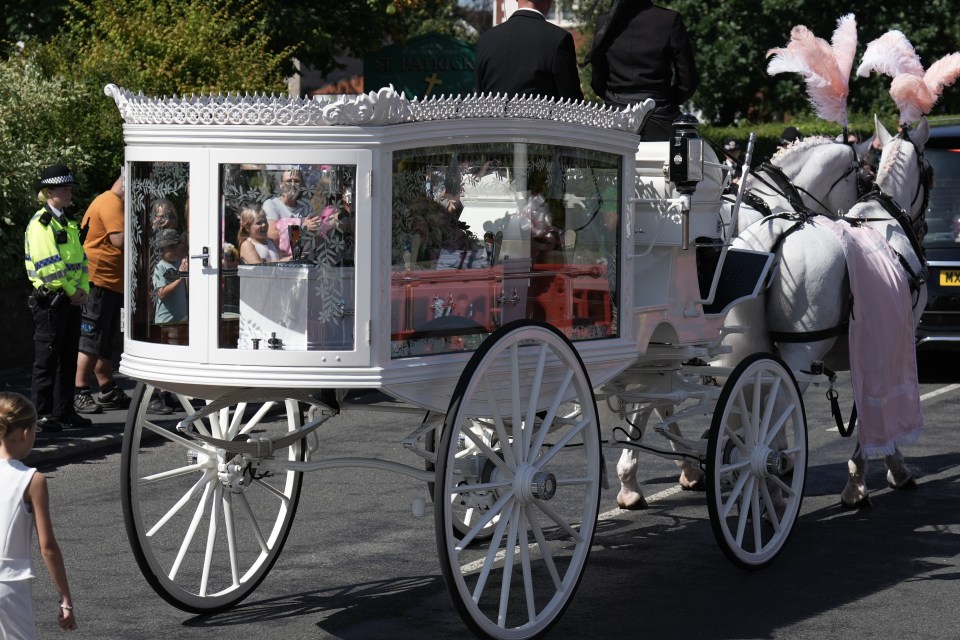 A white horse and carriage arrived carrying the coffin