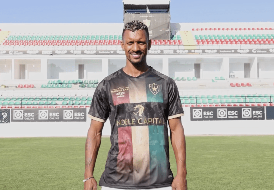 Nani has joined Estrela da Amadora