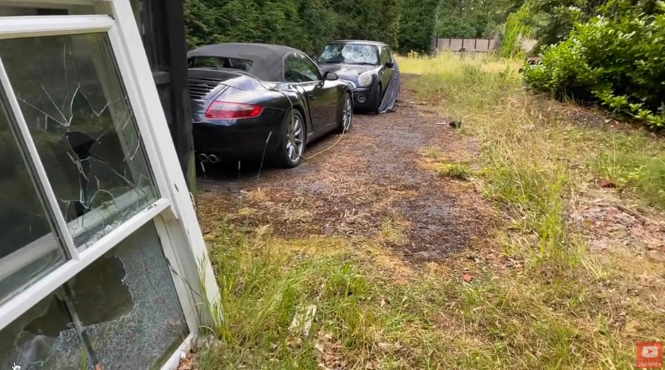 The car is a black Porsche 911 Carrera 4S