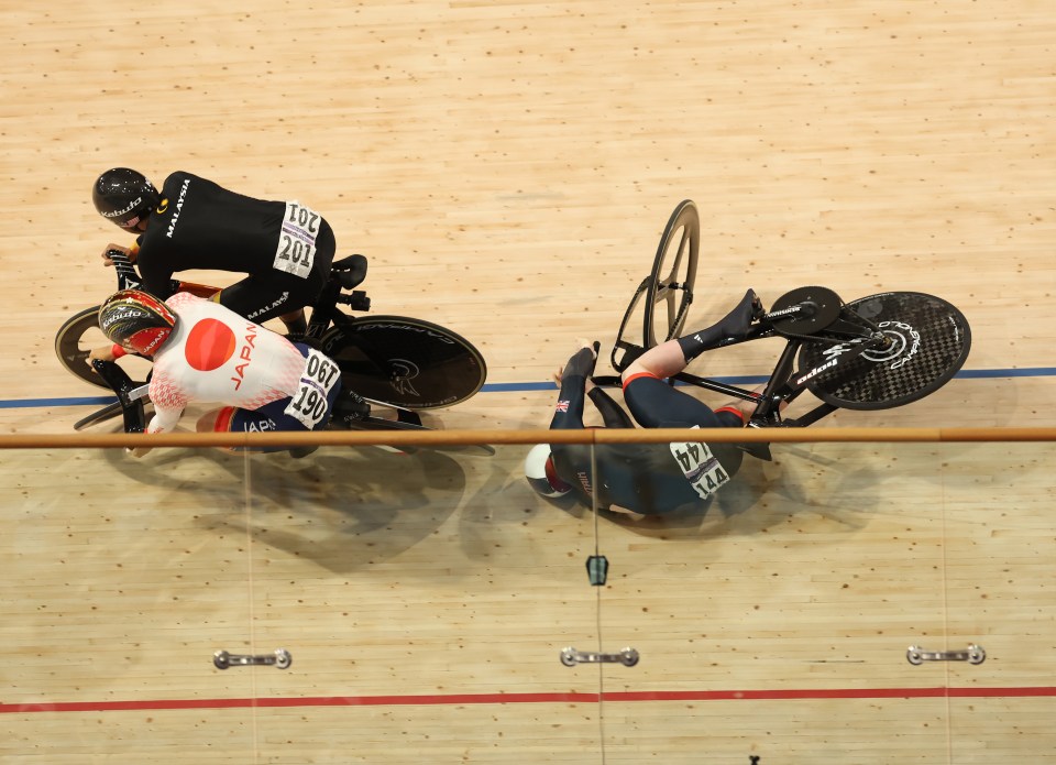 Jack Carlin crashed in the men's keirin final