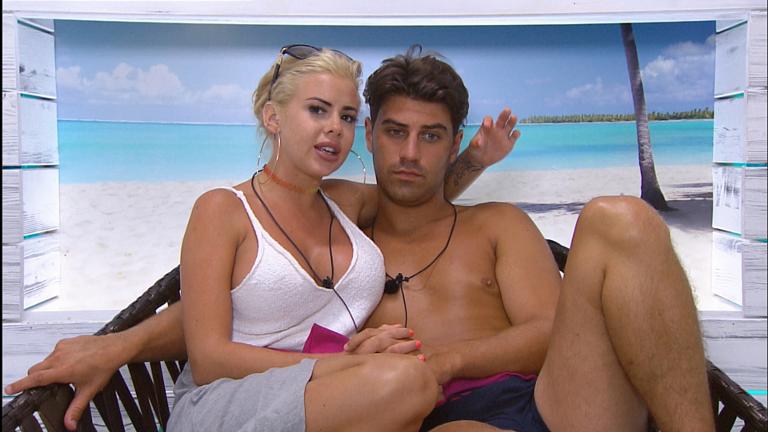 Jon and Hannah on Love Island