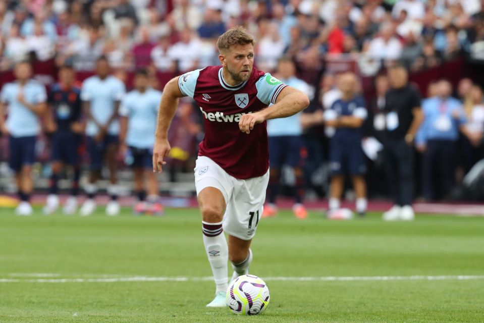 a soccer player with the number 11 on his jersey