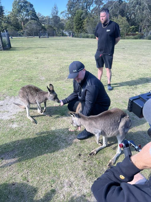 Luke Littler and Michael Smith fed kangaroos as they visited a wildlife park