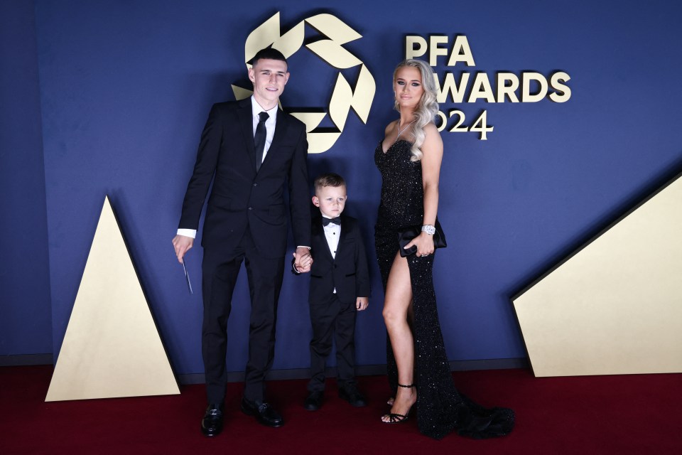 Phil Foden posed with son Ronnie Foden (C) and his wife Rebecca Cooke Foden ®