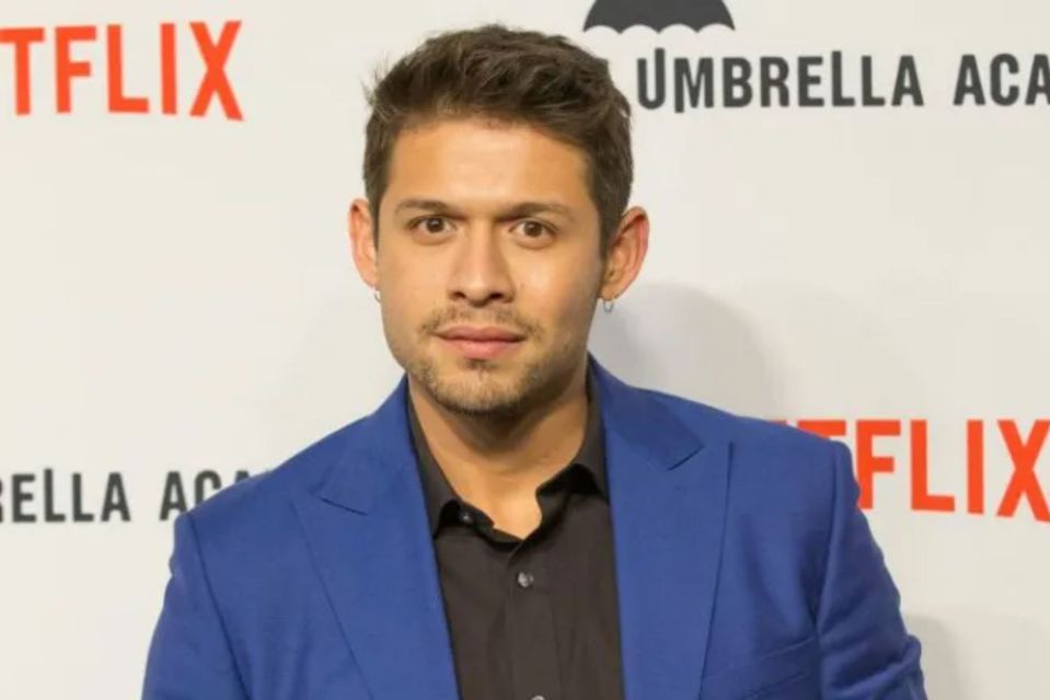 David Castañeda is dating his Umbrella Academy co-star Ritu Arya