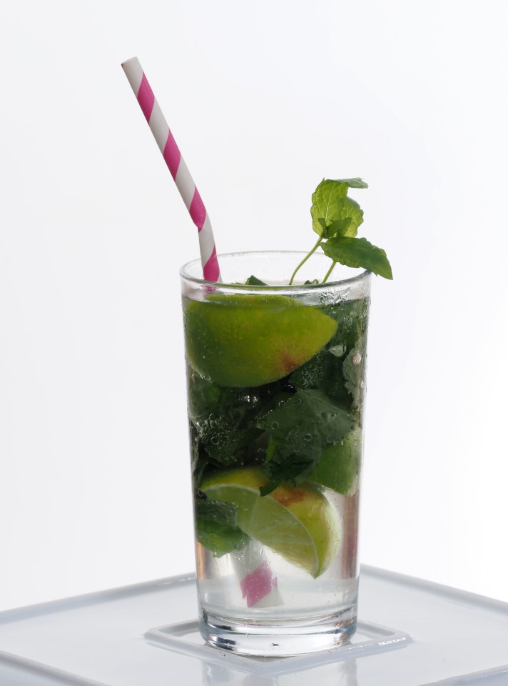 The mojito is nothing more than a sparkling drink with rum, mint and lime, and easy to make without alcohol