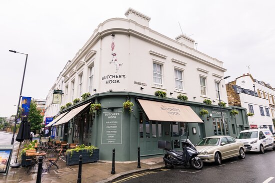 The Butcher's Hook is quite literally just a stone's throw away from the Stamford Bridge turnstiles