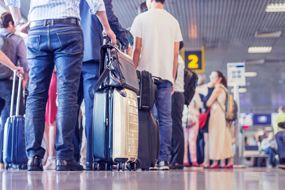 Travel experts shared how to beat irritating airport queues