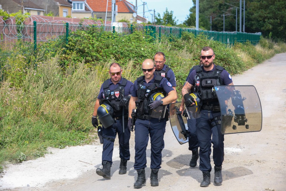 French politicians say police are subject to “acts of provocation and intolerable aggression”