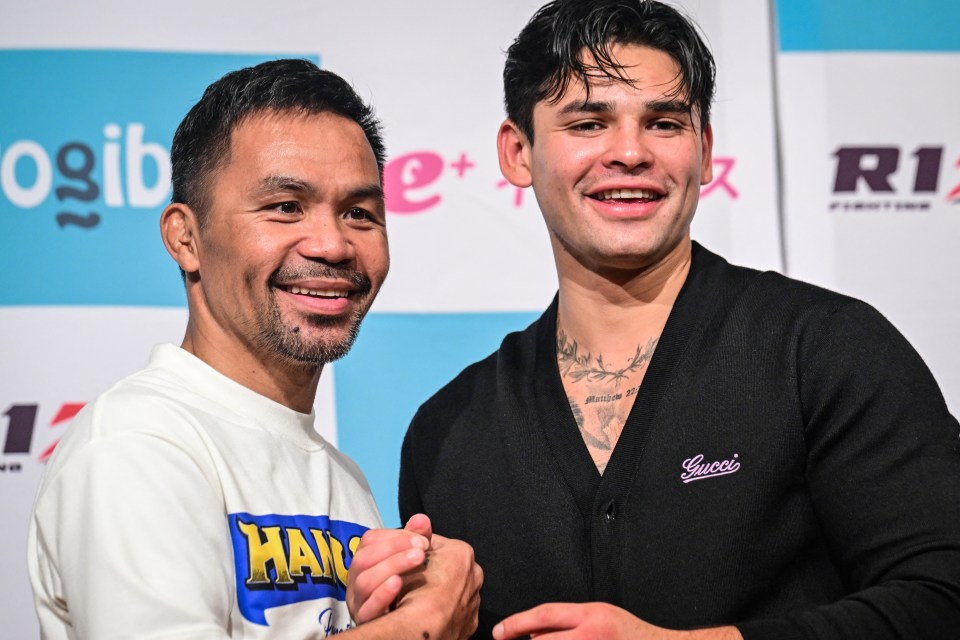 Pacquiao poses with Garcia