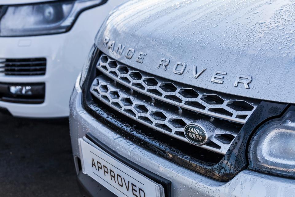 Range Rover owners are installing automatic bollards on their driveways after a string of thefts by Russian gangs