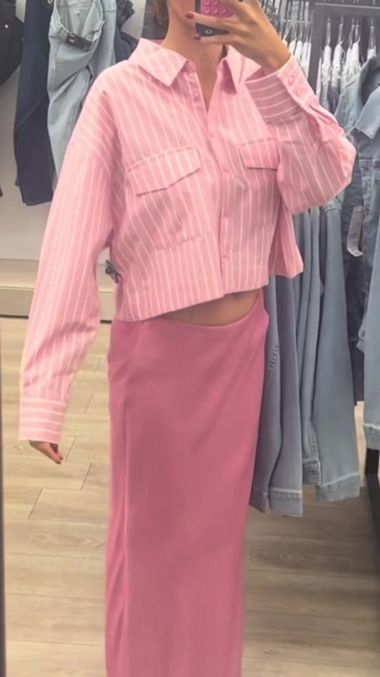 Abi Crulley, a petite woman from the UK, proudly showed off her new outfit, and the price tag will have you open-mouthed