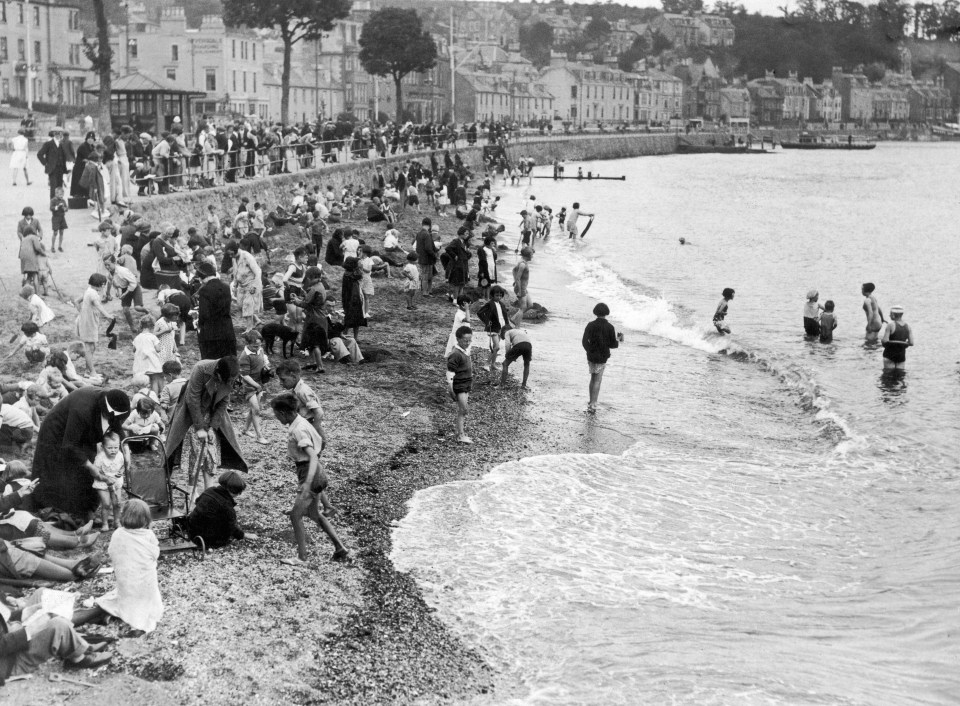 A crowded Saltcoats Beach in August 1935