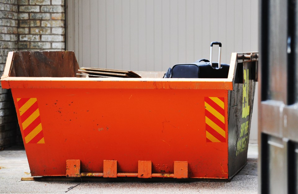 A large suitcase was seen in a skip on Molly-Mae's drive way