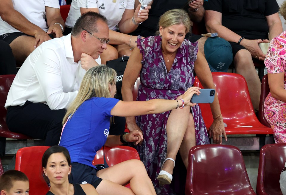 The Duchess of Edinburgh happily took selfies with other members in the crowd