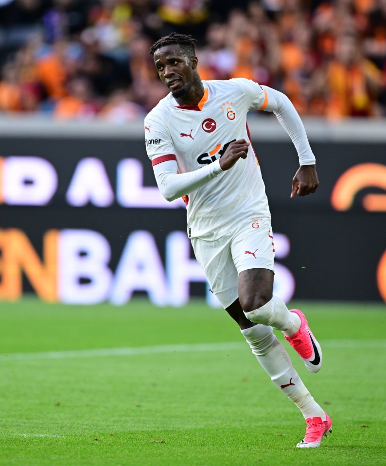 a soccer player wearing a white jersey with the word g on it