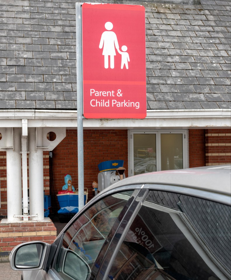 She saw a "heavily pregnant" woman being blasted for parking in a parent and child bay by another mum