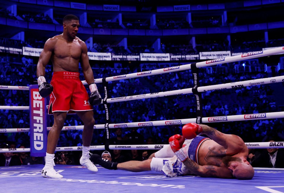 a man in a boxing ring with a sign that says betfred