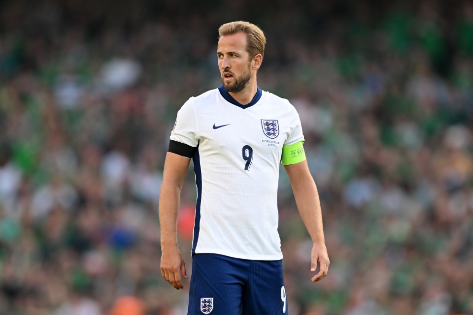 a soccer player with the number 9 on his jersey