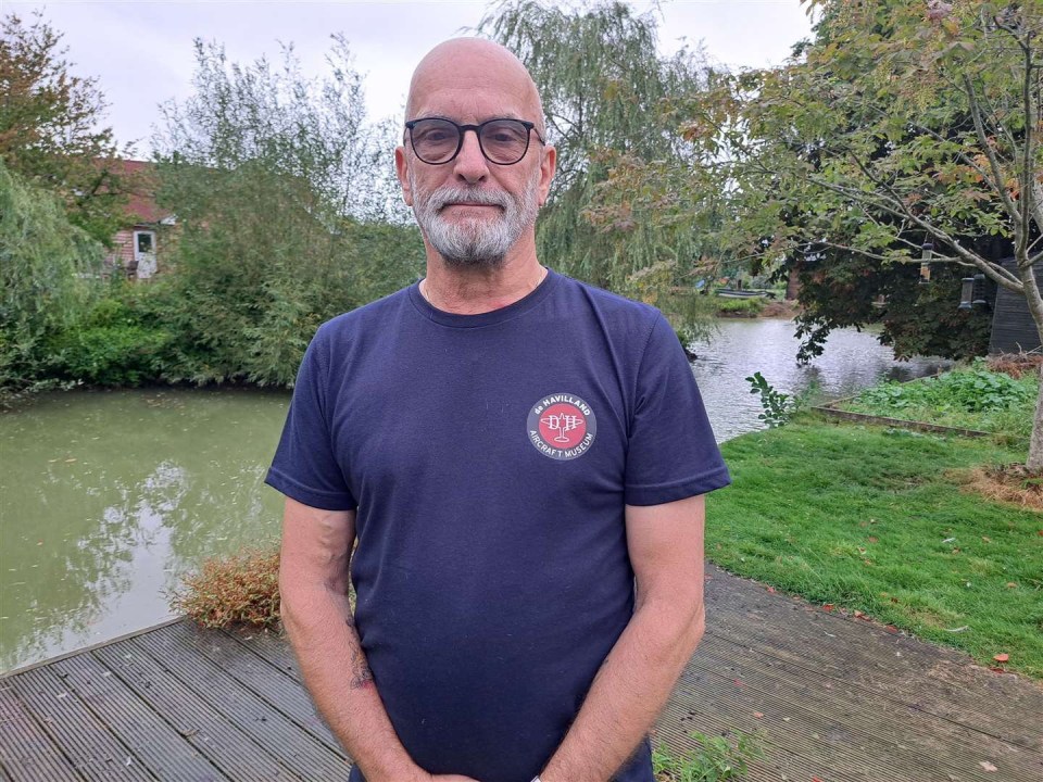 a man wearing a t-shirt with the letters eh on it