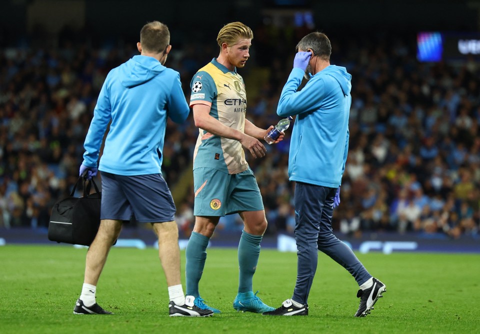 Physios came on to deal with the problem before clearing De Bruyne to continue