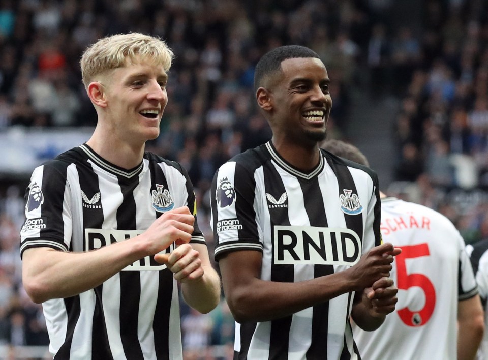 Newcastle hope to sort out new deals fo star duo Anthony Gordon and Alexander Isak