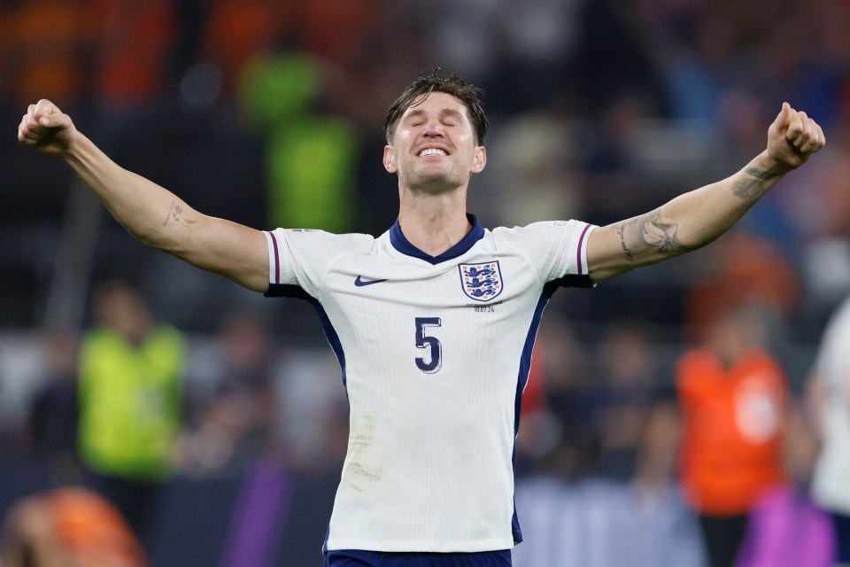 a soccer player with the number 5 on his jersey