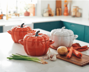 It's a whopping £254 cheaper than Le Creuset similar options too