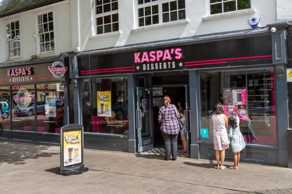 2CT7M1J Kaspa's Desserts shop on Cornhill, Bury St Edmunds, Suffolk, UK.