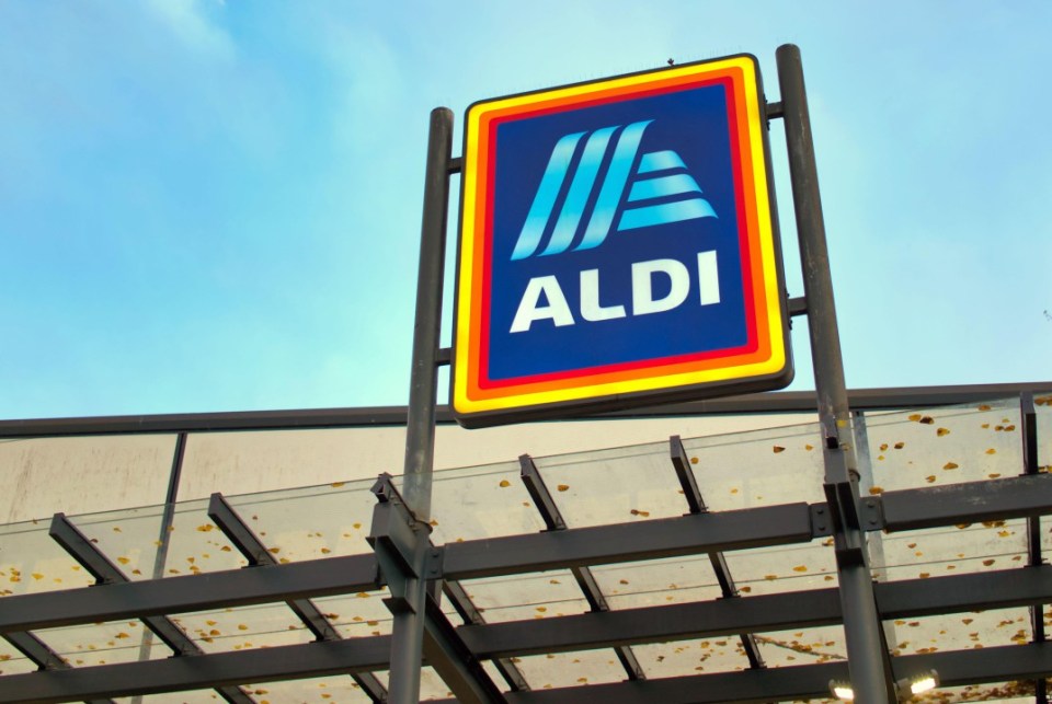 2K9PEGD Aldi store sign Drumchapel Glasgow, Scotland, UK