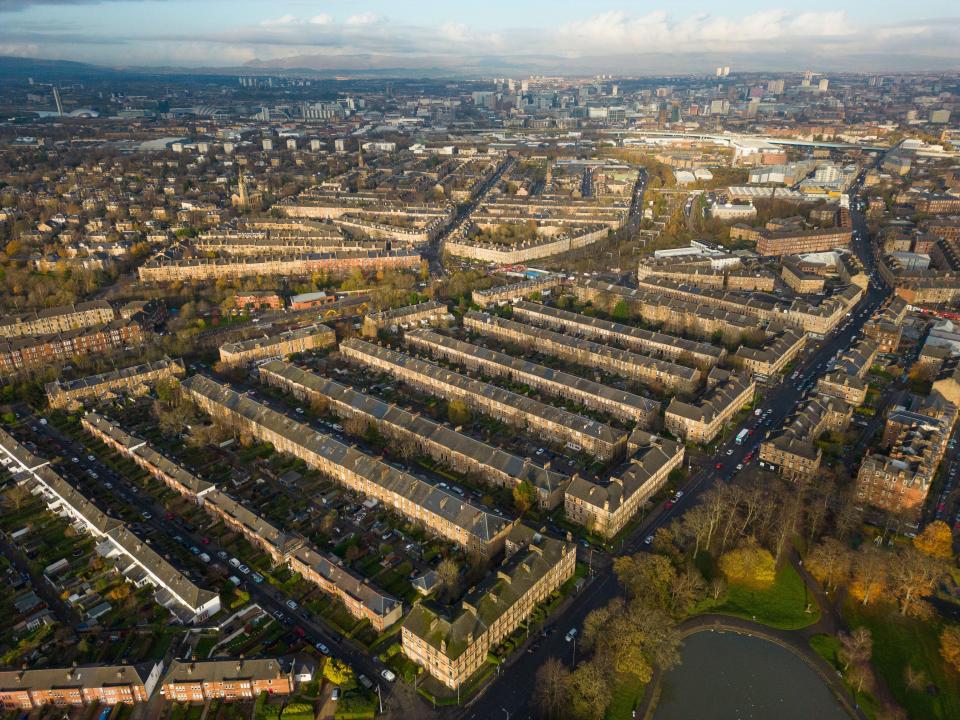 Strathbungo is known for its Victorian architecture, including traditional tenement houses