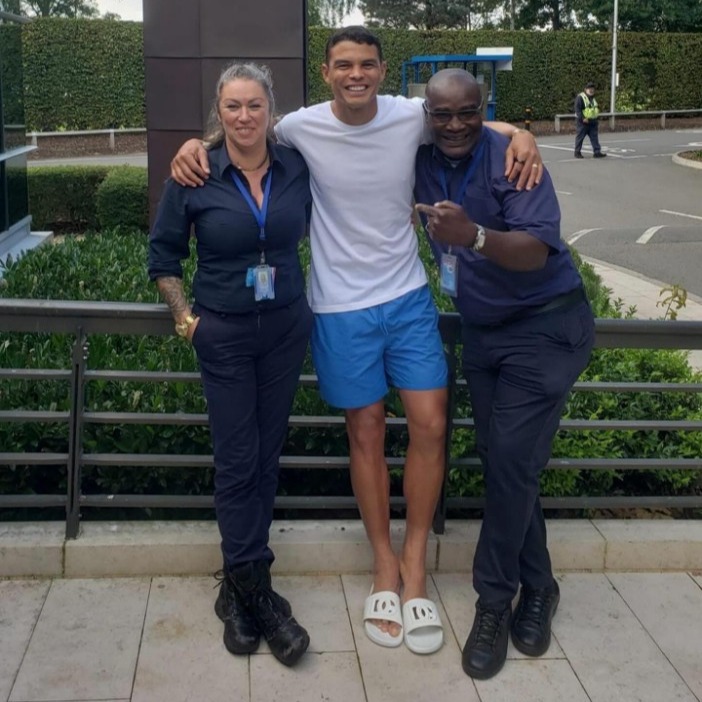 Thiago Silva gets hero's welcome by Chelsea staff as he returns to Cobham months after leaving on free transfer, , It's always a pleasure to return to this special place. Thank you for your continuous affection. The feeling is mutual. See you soon!