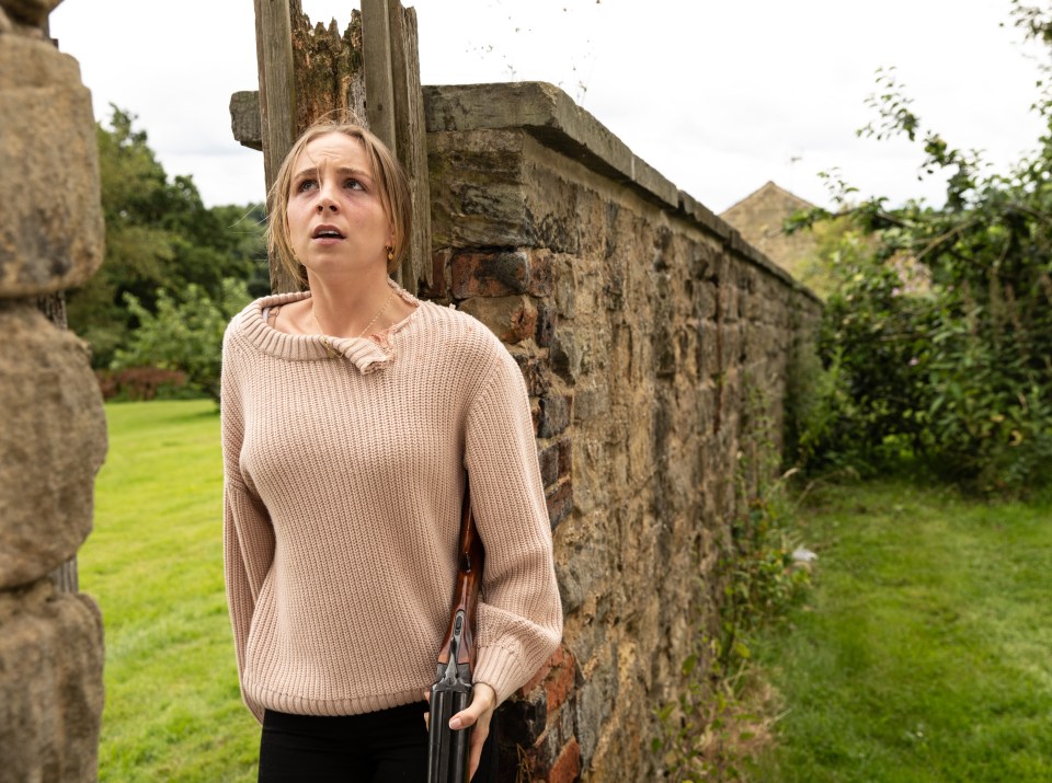 FROM ITV</p>
<p>STRICT EMBARGO - No Use Before 2030hrs Thursday 26th September 2024</p>
<p>Emmerdale - Ep 10100.01</p>
<p>Thursday 26th September 2024</p>
<p>Belle King (EDEN TAYLOR DRAPER] and Tom King [JAMES CHASE]</p>
<p>Picture contact - David.crook@itv.com</p>
<p>Photographer - Mark Bruce</p>
<p>This photograph is (C) ITV and can only be reproduced for editorial purposes directly in connection with the programme or event mentioned above, or ITV plc. This photograph must not be manipulated [excluding basic cropping] in a manner which alters the visual appearance of the person photographed deemed detrimental or inappropriate by ITV plc Picture Desk. This photograph must not be syndicated to any other company, publication or website, or permanently archived, without the express written permission of ITV Picture Desk. Full Terms and conditions are available on the website www.itv.com/presscentre/itvpictures/terms