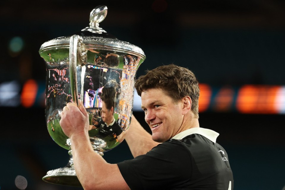 SYDNEY, AUSTRALIA - SEPTEMBER 21: Scott Barrett of the New Zealand All Blacks celebrates with the Bledisloe Cup after winning The Rugby Championship & Bledisloe Cup match between Australia Wallabies and New Zealand All Blacks at Accor Stadium on September 21, 2024 in Sydney, Australia. (Photo by Mark Metcalfe/Getty Images)