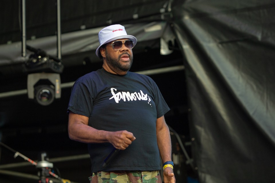 a man wearing a black shirt that says famous on it