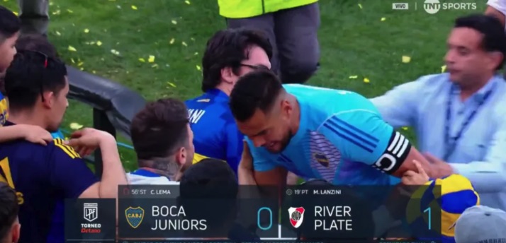 Sergio Romero had a heated confrontation with a Boca Juniors fan