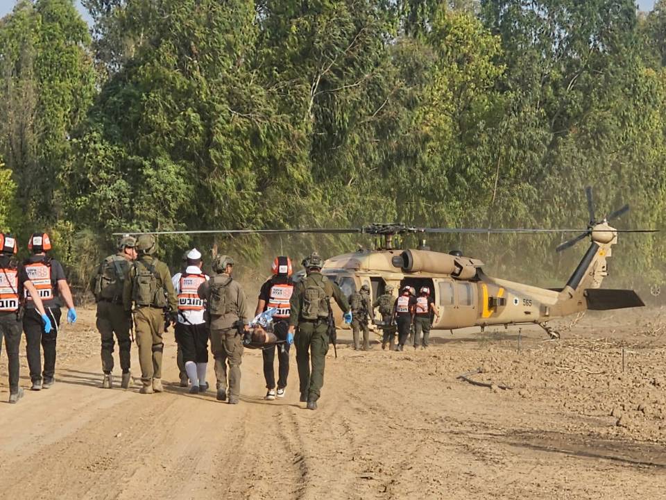 United Hatzalah medics rescuing an injured IDF soldier