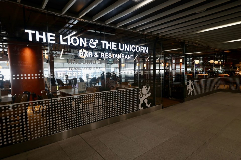 The outside of the Lion & The Unicorn in Waterloo