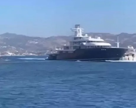 The smaller yacht was dragged for a few seconds by the megayacht