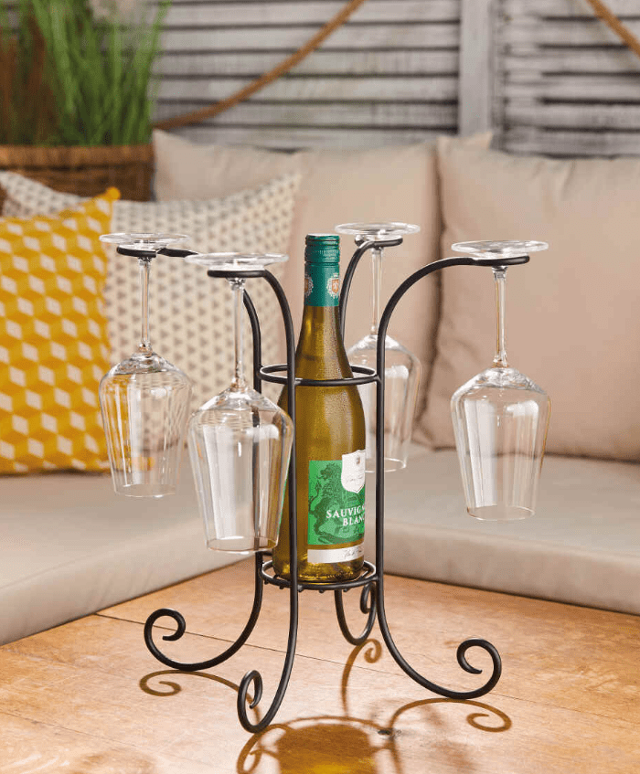 The wine holder is perfect for cosy dinner parties