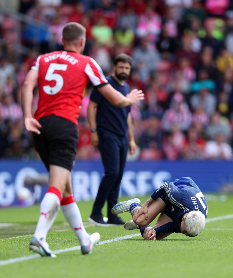 The poor attempt of a challenge left Argentina international Garnacho in agony