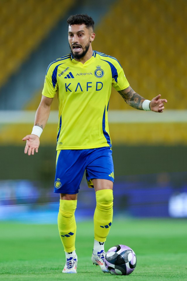 a soccer player wearing a yellow and blue kafd jersey