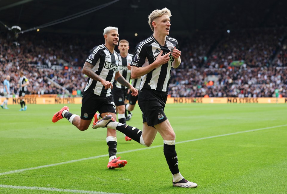 Anthony Gordon scored a big equaliser as he prepares to sign a fresh Newcastle deal