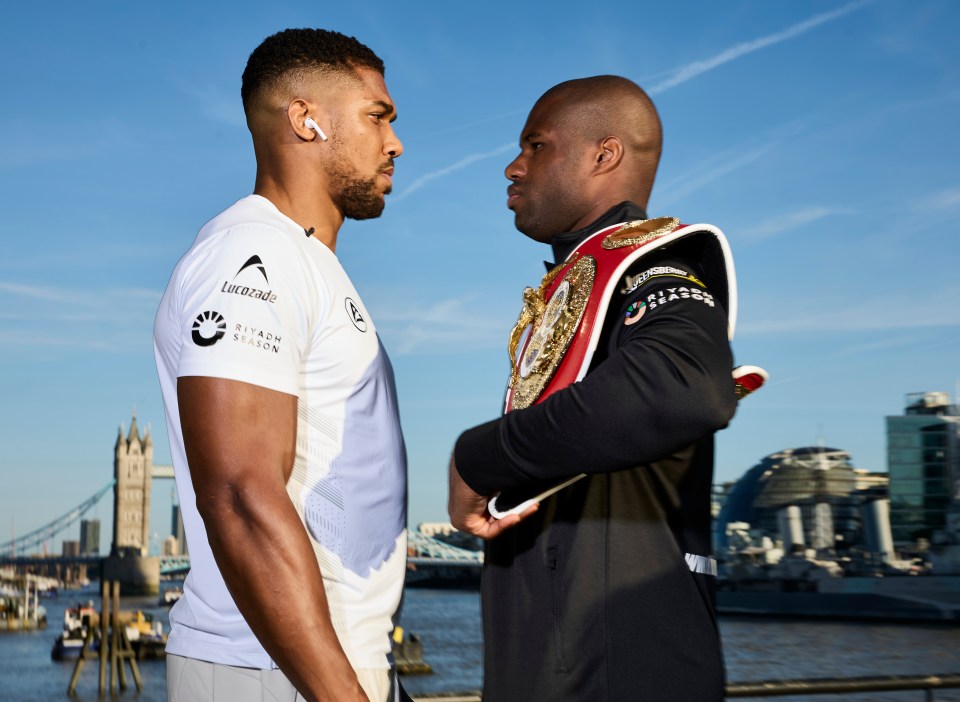 two boxers are facing each other with one wearing a shirt that says lemonade