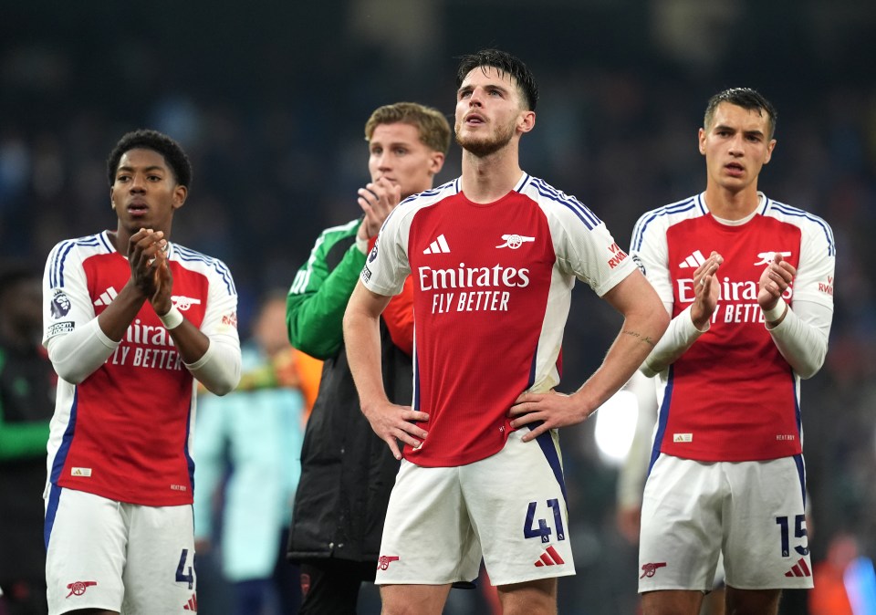 a group of soccer players wearing emirates fly better uniforms