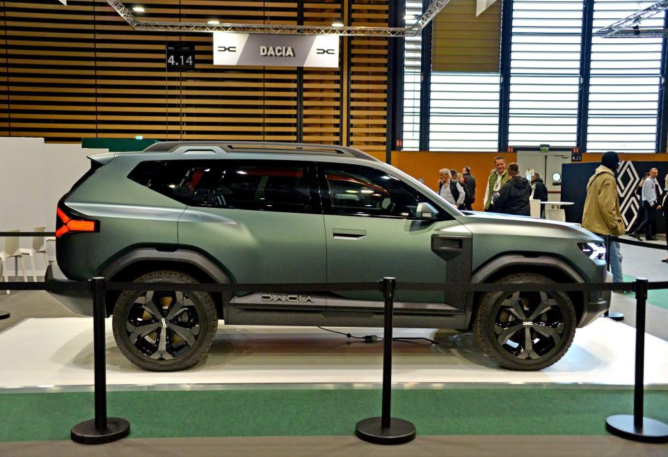 a dacia suv is on display at a car show