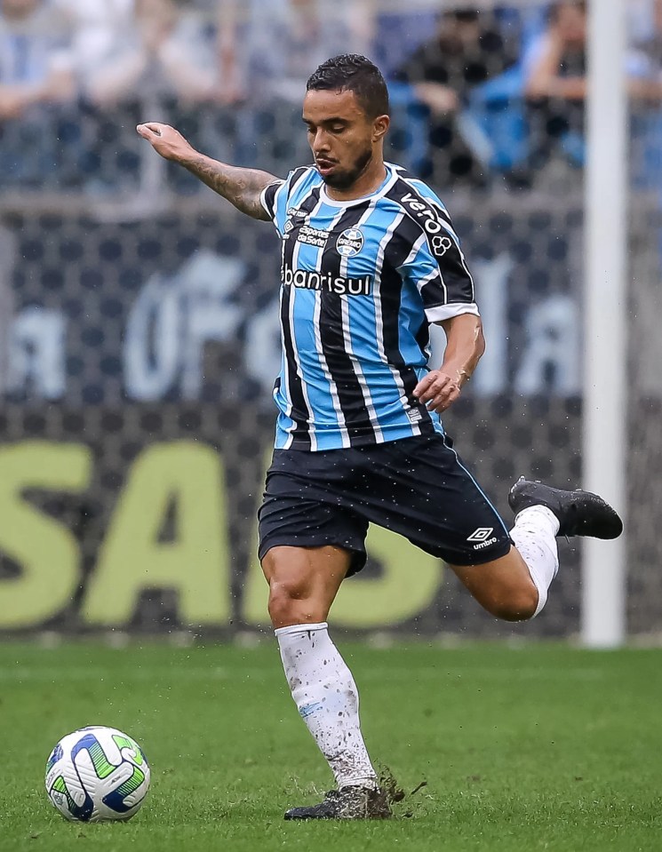 Today, his defensive skills are required at Gremio in his homeland