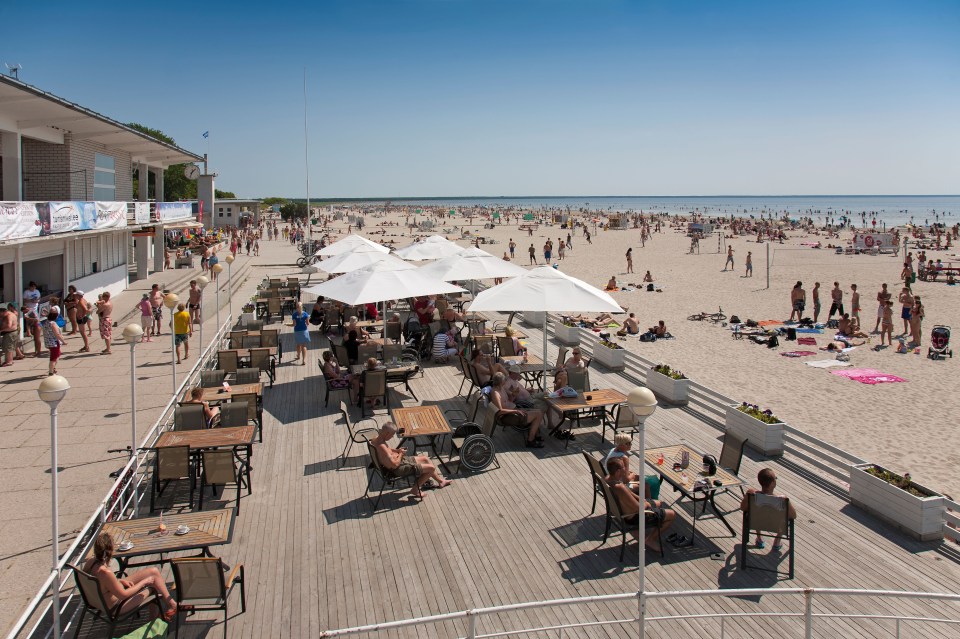 Most tourists head straight to the beach, home to bars and even nightclub