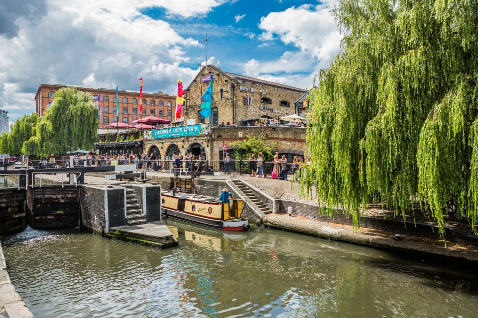 The floating pool would offer a clean swimming destination on Regents Canal