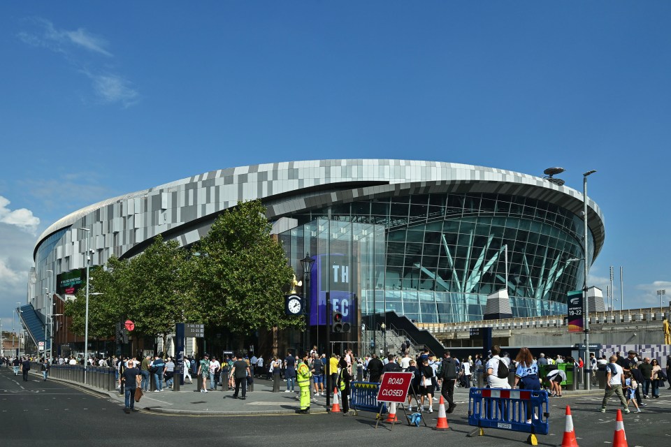 a large building with the word fc on it